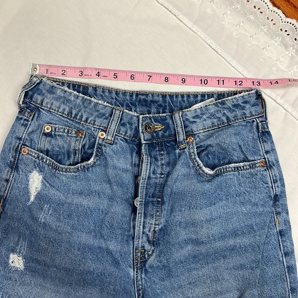 H&M Divided Distressed Jeans - Picture 6 of 9